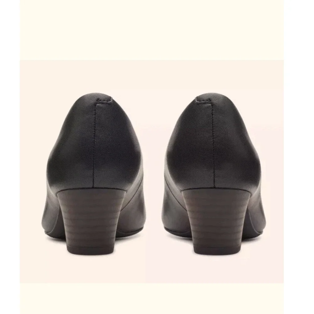 Clarks Teresa Step Black Leather Pointed-Toe Pumps — Women's 11M Never Worn